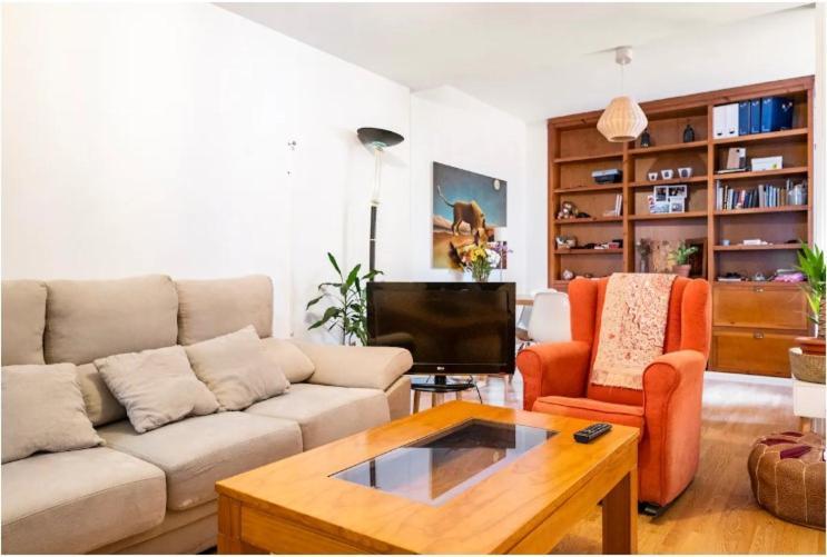 Acogedora Habitacion En Apartamento Compartido Amplio Y Centrico غرناطة المظهر الخارجي الصورة